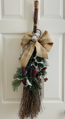Cinnamon Scented Holiday Stick Room Door Hanger - image1